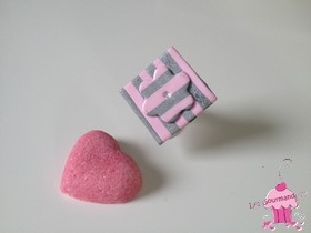 Bague carré et fleur rayé
