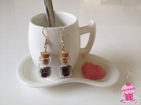 Boucle pendante fioles biscuit/choco