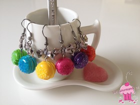 Boucle pendante macaron