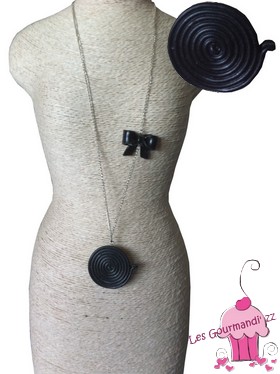 Collier réglisse et noeud